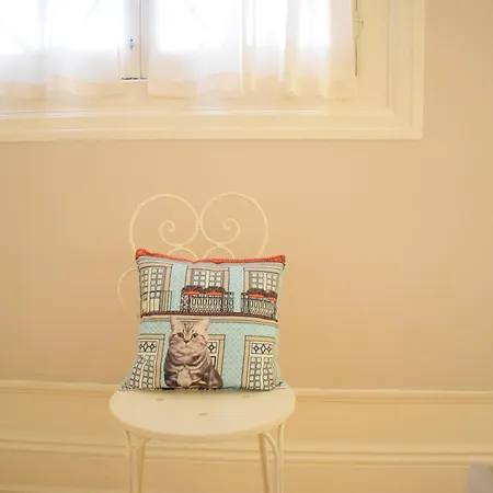 Liiiving In - Vintage Balcony