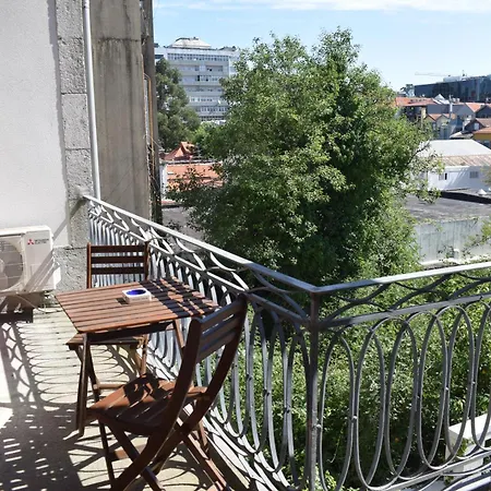 Liiiving In - Vintage Balcony * Porto