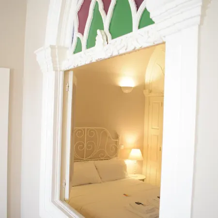 Liiiving In - Vintage Balcony