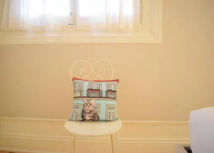 Liiiving In - Vintage Balcony