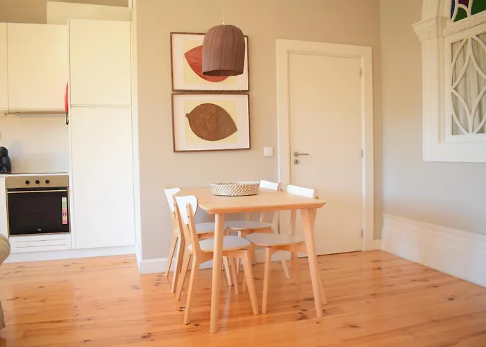 Liiiving In - Vintage Balcony Apartman