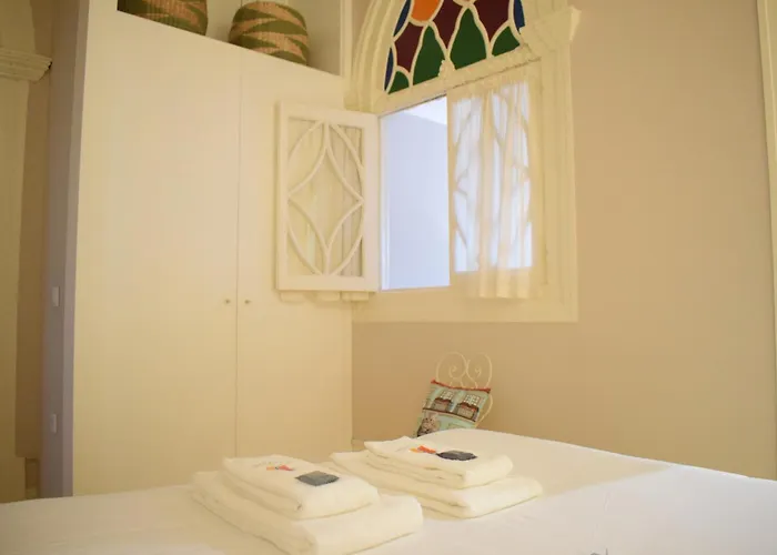 Liiiving In - Vintage Balcony * Porto