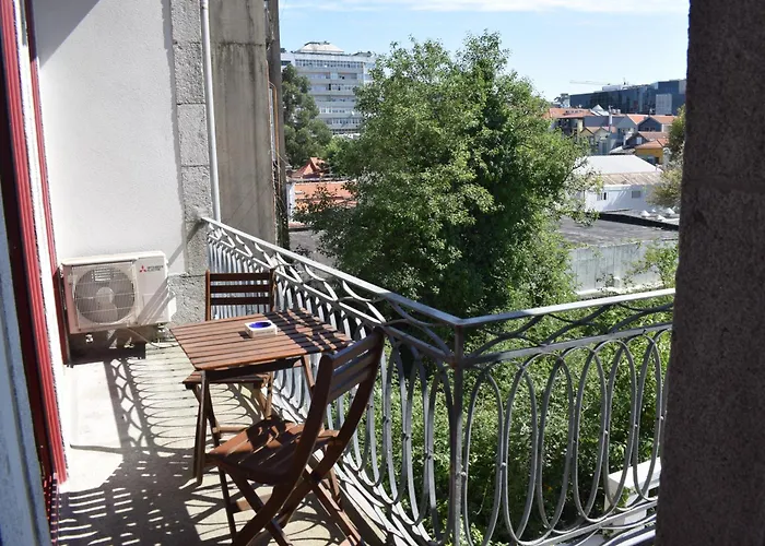 Liiiving In - Vintage Balcony * بورتو