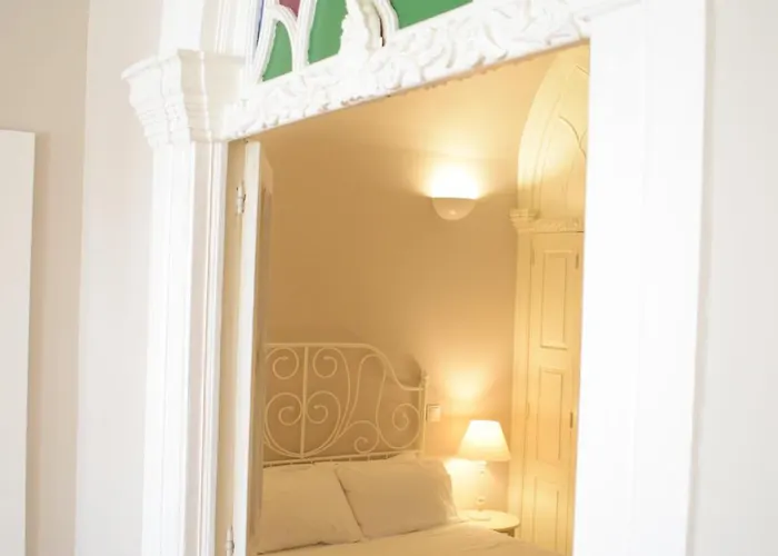 Liiiving In - Vintage Balcony